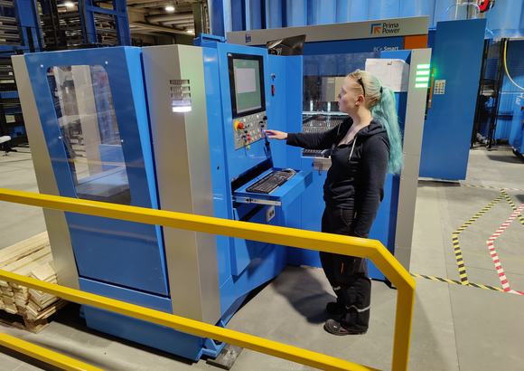 Ohjelmoija ja operaattori Annika Pietikäinen, Is-Vet